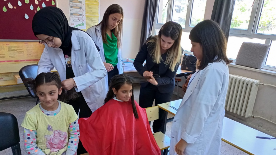 Elazığ Öğretmen Sıdıka Avar Mesleki ve Teknik Anadolu Lisesi Güzellik Hizmetleri Alanı Öğretmen ve Öğrencilerinin Okulumuzu Ziyaretleri